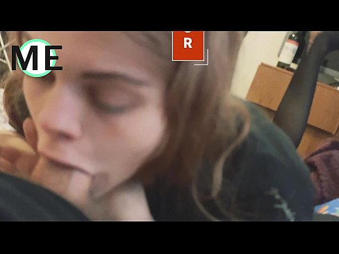 ❤️ Πούτσος στο λαιμό της, σκισμένο καλσόν και σκισμένα τακούνια ❌ Σεξ ❌❤